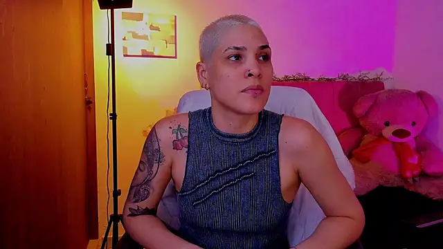 Snapshot of Charlee_pink chatting on April 9, 2026, 6:02 am Charlee pink online show from April 9, 2026, 6:02 am