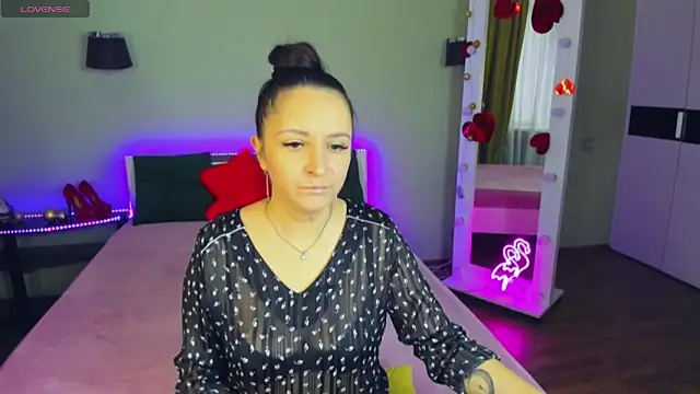 AngellLika online show from October 6, 2025, 12:13 pm