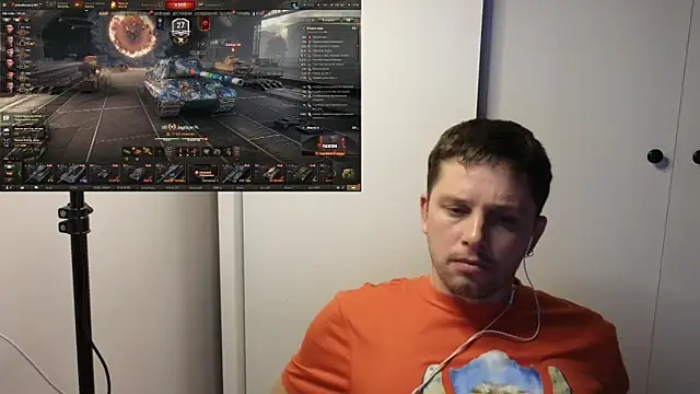 Snapshot of BigL0ve chatting on October 28, 2025, 2:42 pm BigL0ve online show from October 28, 2025, 2:42 pm