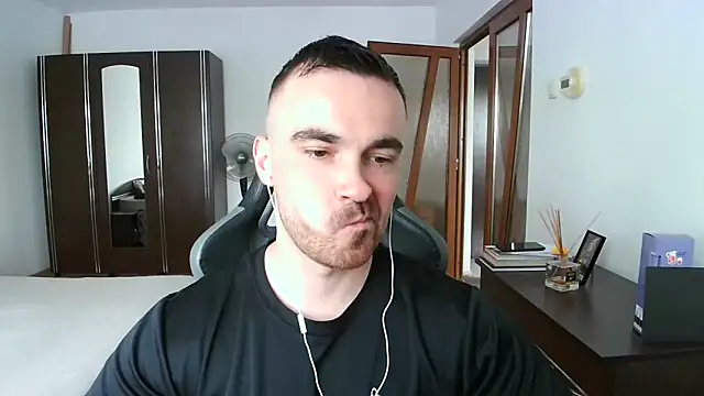 Snapshot of mu5clemania2 chatting on June 4, 2026, 9:37 am mu5clemania2 online show from June 4, 2026, 9:37 am