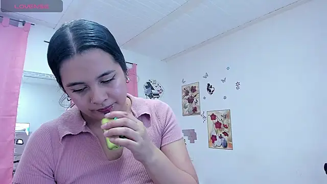 Snapshot of SophieWoods_ chatting on December 20, 2024, 3:42 pm SophieWoods online show from December 20, 2024, 3:42 pm