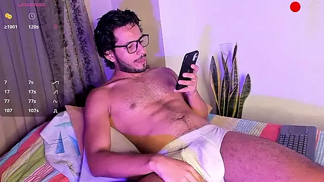 Snapshot of Nicholasrodrii chatting on December 8, 2024, 11:29 pm Nicholasrodrii online show from December 8, 2024, 11:29 pm