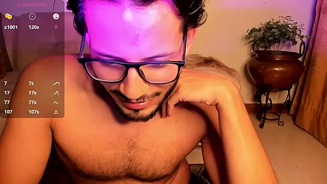 Snapshot of Nicholasrodrii chatting on January 31, 2025, 1:43 am Nicholasrodrii online show from January 31, 2025, 1:43 am