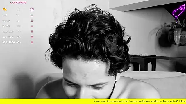 Snapshot of Nicholasrodrii chatting on February 14, 2025, 4:26 am Nicholasrodrii online show from February 14, 2025, 4:26 am