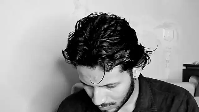 Snapshot of Nicholasrodrii chatting on February 18, 2025, 12:15 am Nicholasrodrii online show from February 18, 2025, 12:15 am