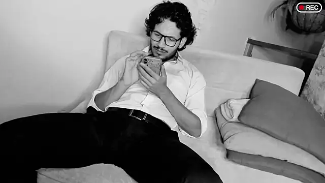 Snapshot of Nicholasrodrii chatting on March 22, 2025, 2:05 am Nicholasrodrii online show from March 22, 2025, 2:05 am