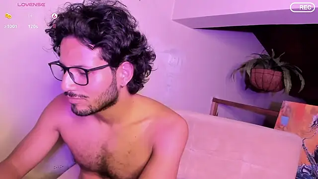 Snapshot of Nicholasrodrii chatting on March 23, 2025, 5:10 am Nicholasrodrii online show from March 23, 2025, 5:10 am