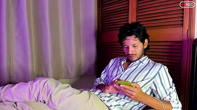 Snapshot of Nicholasrodrii chatting on September 24, 2025, 12:36 am Nicholasrodrii online show from September 24, 2025, 12:36 am