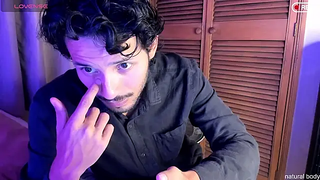 Snapshot of Nicholasrodrii chatting on October 18, 2025, 10:32 pm Nicholasrodrii online show from October 18, 2025, 10:32 pm