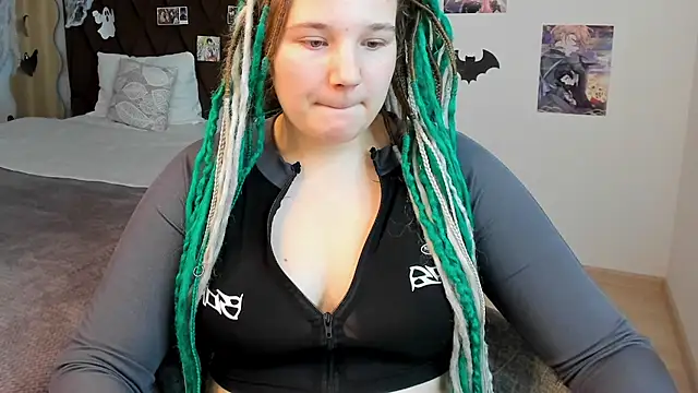 GloriaHylivi online show from December 8, 2024, 11:46 am