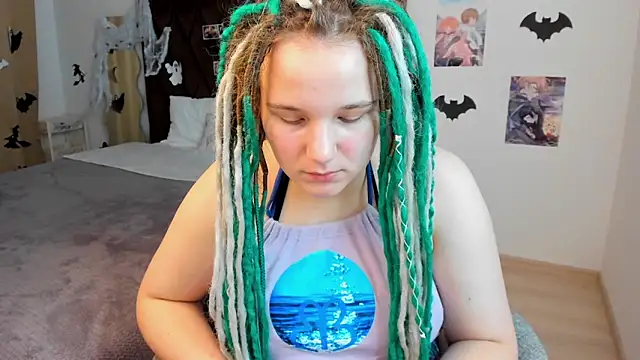 GloriaHylivi online show from December 12, 2024, 3:27 pm