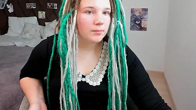 GloriaHylivi online show from December 19, 2024, 3:41 pm