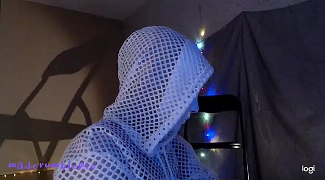 Snapshot of madcrumblepie chatting on February 8, 2025, 9:04 pm madcrumblepie online show from February 8, 2025, 9:04 pm
