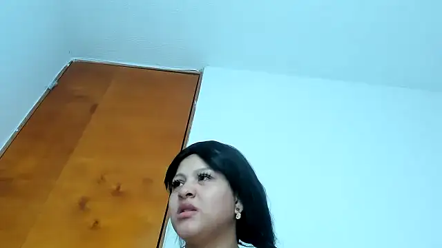 Snapshot of Natalycarter chatting on October 19, 2025, 5:02 pm Natalycarter online show from October 19, 2025, 5:02 pm