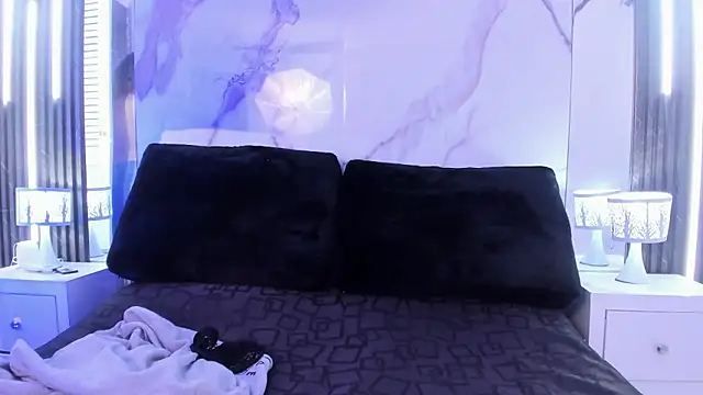 Snapshot of EvaHalsey chatting on September 18, 2025, 7:49 pm EvaHalsey online show from September 18, 2025, 7:49 pm