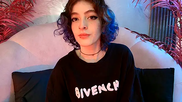 Snapshot of EvaHalsey chatting on October 20, 2025, 7:36 pm EvaHalsey online show from October 20, 2025, 7:36 pm