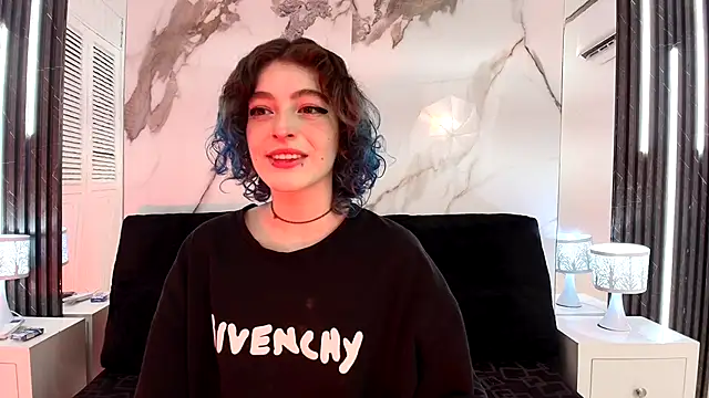 Snapshot of EvaHalsey chatting on October 21, 2025, 7:36 pm EvaHalsey online show from October 21, 2025, 7:36 pm