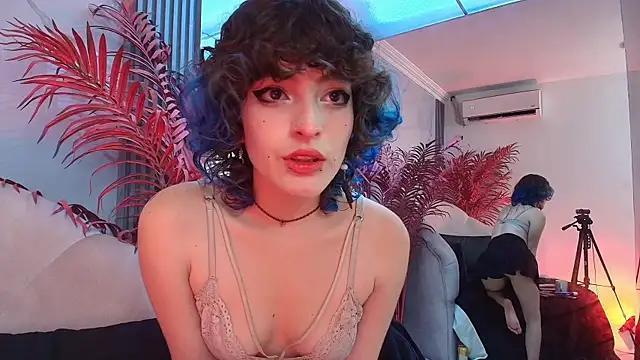 Snapshot of EvaHalsey chatting on November 5, 2025, 7:36 pm EvaHalsey online show from November 5, 2025, 7:36 pm