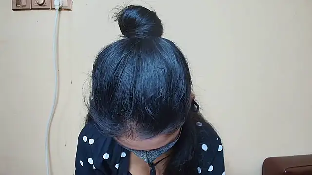 Srabontii online show from November 25, 2025, 9:42 am