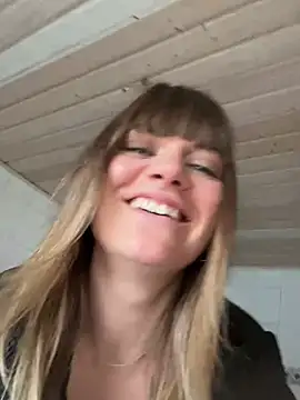 Snapshot of Milla__one chatting on February 4, 2025, 12:55 pm Milla one online show from February 4, 2025, 12:55 pm