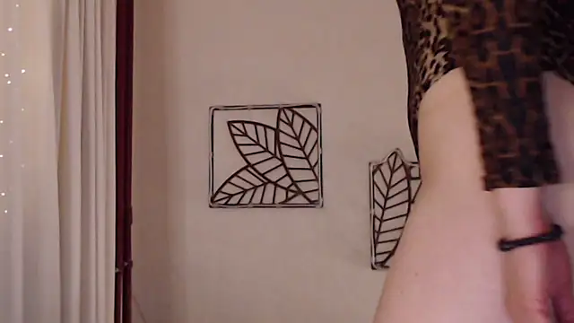 Snapshot of pepper_milf chatting on March 10, 2025, 6:45 pm pepper milf online show from March 10, 2025, 6:45 pm