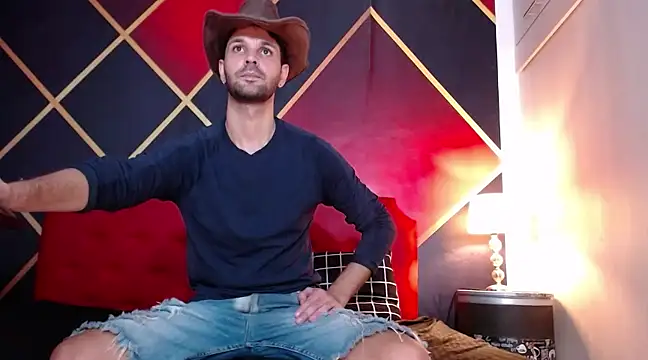 Snapshot of CindyandCarlo chatting on December 19, 2024, 11:46 pm CindyandCarlo online show from December 19, 2024, 11:46 pm