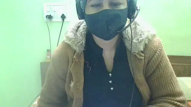 Snapshot of couplesuni chatting on January 16, 2025, 7:28 am couplesuni online show from January 16, 2025, 7:28 am