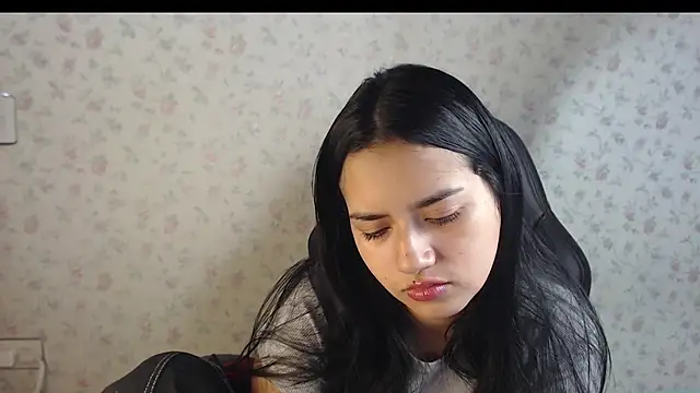 kayla k18 online show from October 23, 2025, 1:05 am