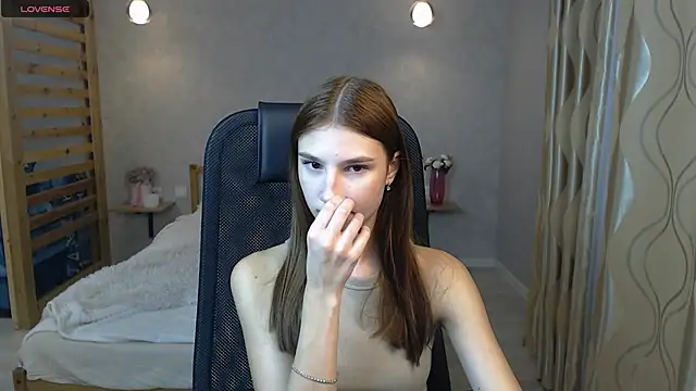 Snapshot of AnaHoney chatting on October 2, 2025, 2:40 am AnaHoney online show from October 2, 2025, 2:40 am