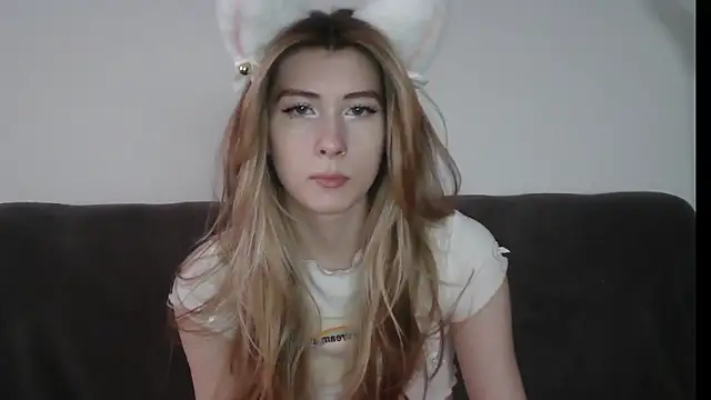 Snapshot of ErikaShyy chatting on January 31, 2025, 10:52 am ErikaShyy online show from January 31, 2025, 10:52 am