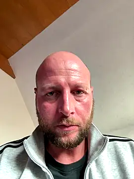 Snapshot of nikeaddicted2 chatting on November 16, 2025, 2:00 pm nikeaddicted2 online show from November 16, 2025, 2:00 pm