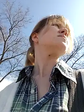 Snapshot of astiSWEET chatting on March 17, 2025, 5:45 am astiSWEET online show from March 17, 2025, 5:45 am