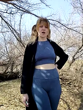 Snapshot of astiSWEET chatting on March 21, 2025, 7:11 am astiSWEET online show from March 21, 2025, 7:11 am