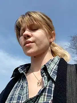 Snapshot of astiSWEET chatting on March 22, 2025, 7:47 am astiSWEET online show from March 22, 2025, 7:47 am