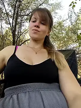 Snapshot of astiSWEET chatting on September 28, 2025, 8:42 am astiSWEET online show from September 28, 2025, 8:42 am