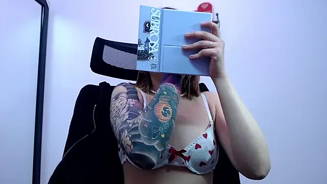 Snapshot of HORNET_ chatting on October 22, 2025, 9:14 pm HORNET online show from October 22, 2025, 9:14 pm