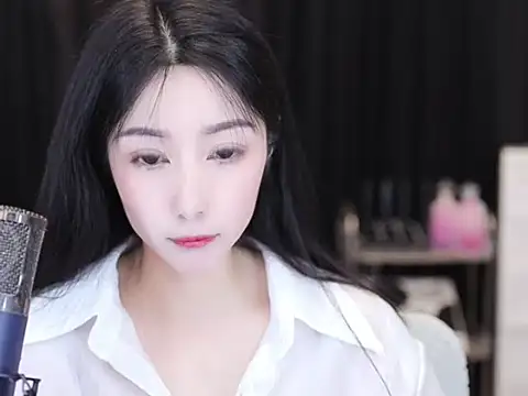 Nuyoah-77 online show from October 1, 2025, 4:02 pm