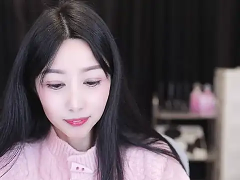 Nuyoah-77 online show from November 18, 2025, 4:22 pm