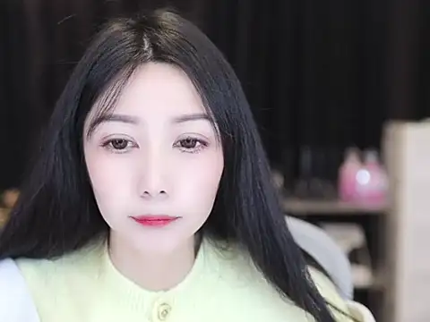 Nuyoah-77 online show from November 20, 2025, 1:33 pm