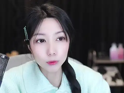 Nuyoah-77 online show from January 14, 2026, 1:50 pm