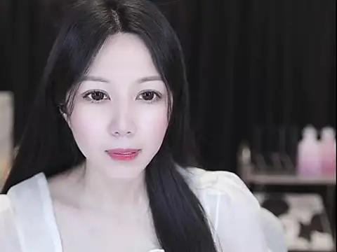 Nuyoah-77 online show from April 13, 2026, 5:35 am