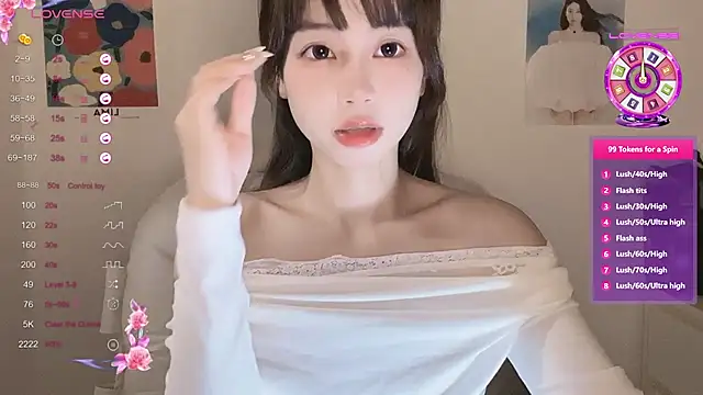 Snapshot of -Hottie chatting on October 23, 2025, 4:17 pm -Hottie online show from October 23, 2025, 4:17 pm