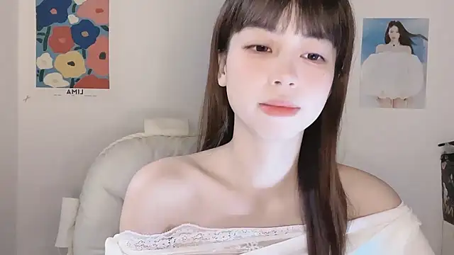 Snapshot of -Hottie chatting on November 12, 2025, 4:07 pm -Hottie online show from November 12, 2025, 4:07 pm