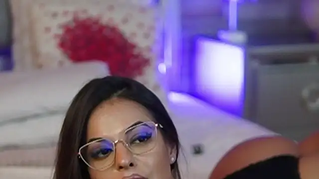 Snapshot of KeylaConner chatting on March 4, 2025, 2:10 pm KeylaConner online show from March 4, 2025, 2:10 pm