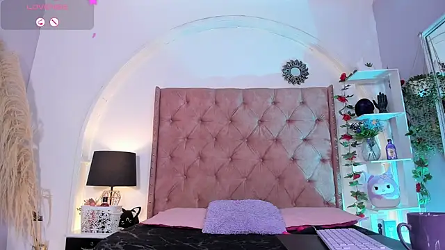 LadyAvalon online show from November 29, 2025, 6:00 pm