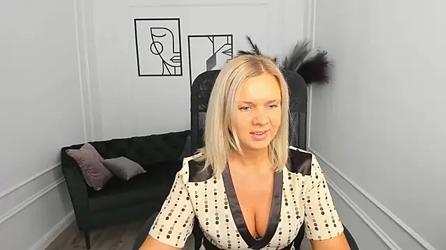 Snapshot of AgathaKlouin chatting on October 5, 2025, 7:12 pm AgathaKlouin online show from October 5, 2025, 7:12 pm