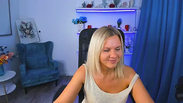 Snapshot of AgathaKlouin chatting on November 1, 2025, 7:16 pm AgathaKlouin online show from November 1, 2025, 7:16 pm