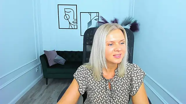 Snapshot of AgathaKlouin chatting on November 9, 2025, 7:45 pm AgathaKlouin online show from November 9, 2025, 7:45 pm