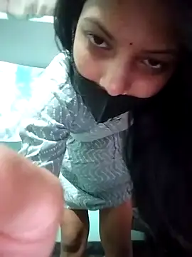 Hotty-Divya online show from April 23, 2026, 7:41 am