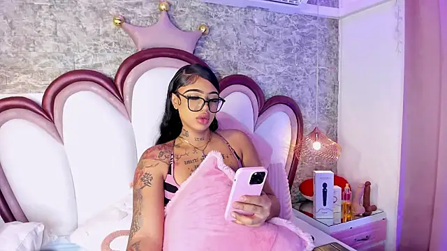 Mia Jansen online show from April 7, 2026, 1:33 pm